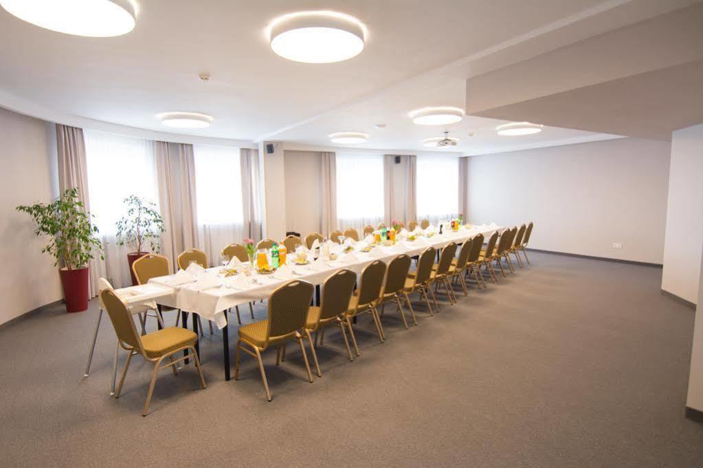 Centrum Konferencyjno-Apartamentowe Mrowka Warszawa Eksteriør billede