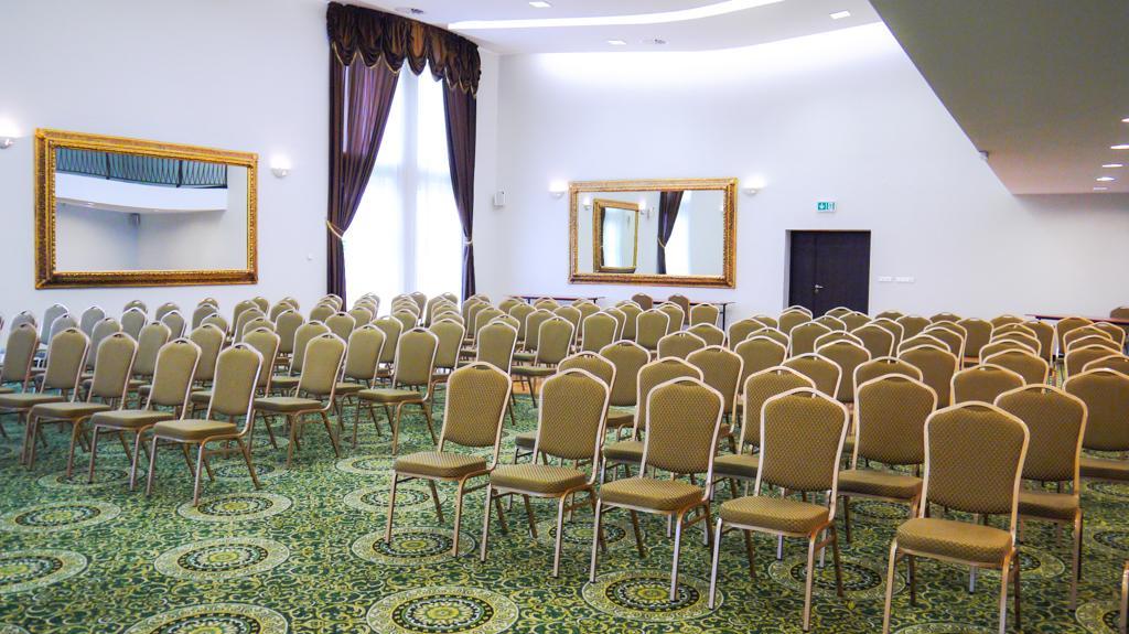 Centrum Konferencyjno-Apartamentowe Mrowka Warszawa Eksteriør billede